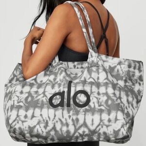 NWT ALO Yoga Gray Tie-Dye Canvas Cotton Large Tote Bag Travel Gym Carry-On Logo